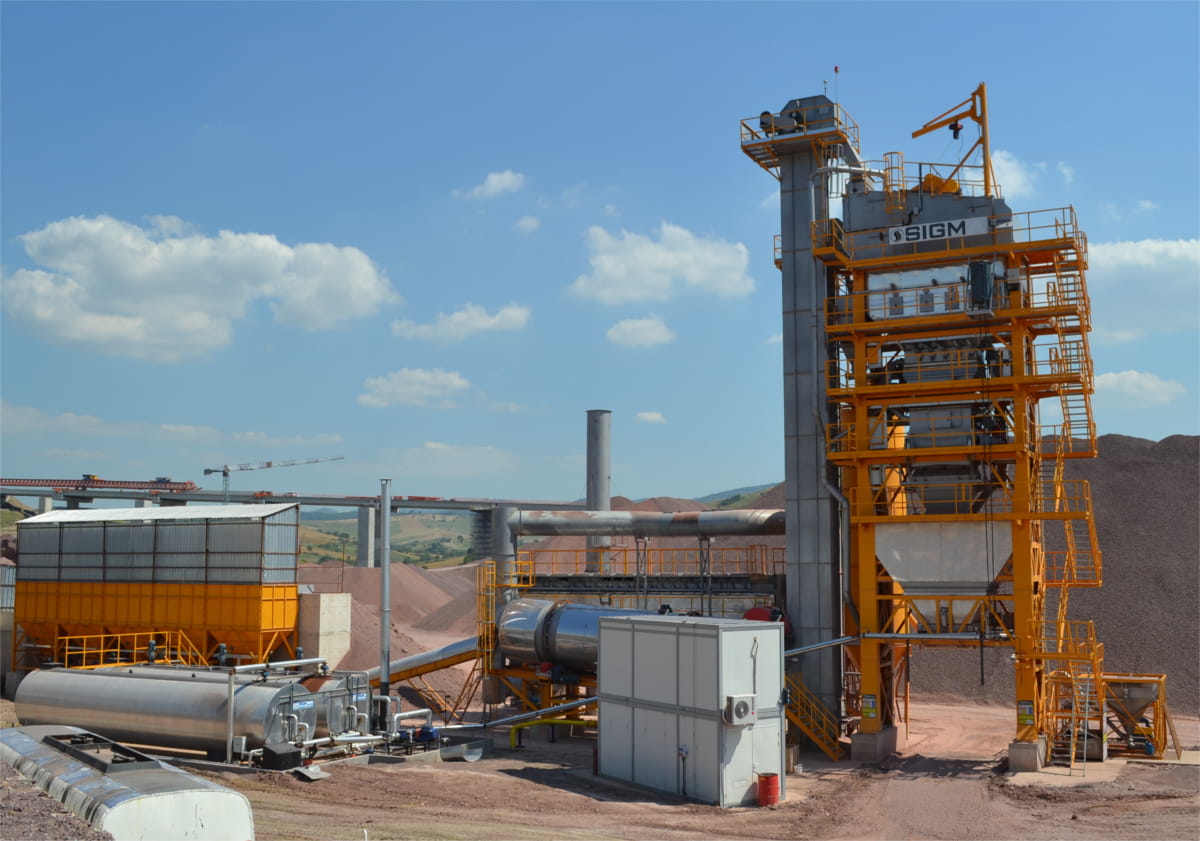 240 t/h Sigma asphalt plant producing hot-mix for Istanbul - Izmir highway project